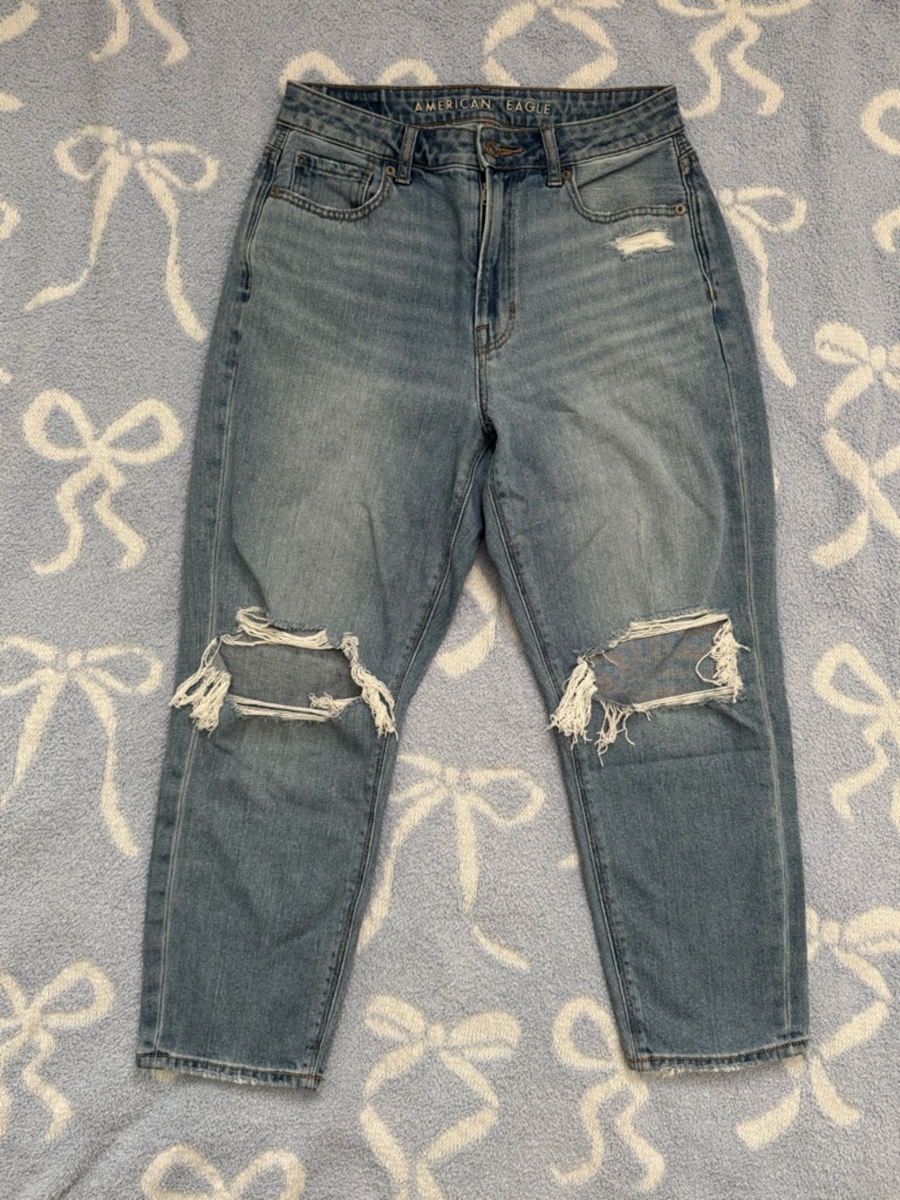 American Eagle Ripped Mom Jeans (4 x-short)